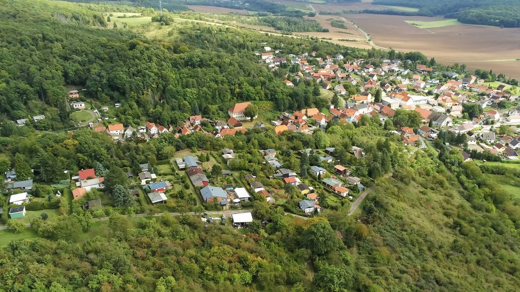 Luftbild der Bungalowsiedlung „Eichenleite“ in Breitungen