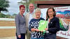 Übergabe der Urkunde zur 4-Sterne-DTV-Klassifizierung (von links): Doreen Prox vom Tangermünder Tourismusbüro, Tangermündes Bürgermeister Steffen Schilm,  ART-Geschäftsführerin Carla Reckling-Kurz und Steffi Albrecht.