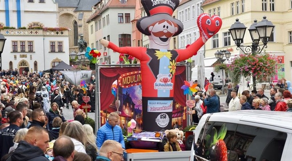 Auch ein Festumzug gehört zur Wiese dazu.