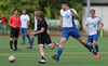 Marius Zobel (r./hier gegen Ian Felgenhauer von den Roten Sternen) hat in seiner ersten Saison zwölf Spiele für Handwerk bestritten und zwei Tore erzielt.