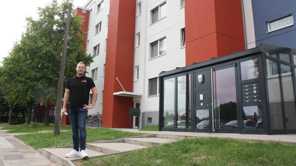 Lars Seibicke, Vorstand der Wohnungsgenossenschaft Osterburg, in der Fröbelstraße.