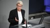 Ein Rauchverbot im Auto soll Schwangere und Minderjährige vor den Gefahren des Passivrauchens schützen, die CDU-Politikerin Borchardt warnt vor Symbolpolitik. (Symbolbild)