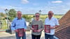 Kündigen das letzte Konzert des Kammerchors Porta Westfalica in Tangermünde an (von links): Georg Kindt, Marianne Kollmeier und Ex-Bürgermeister Rudolf Opitz.