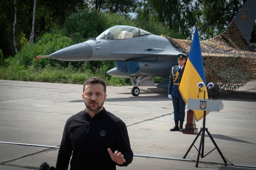 Der ukrainische Präsident Wolodymyr Selenskyj hat Waffenexporte zur Finanzierung der eigenen Rüstungsindustrie angekündigt. (Archivbild)