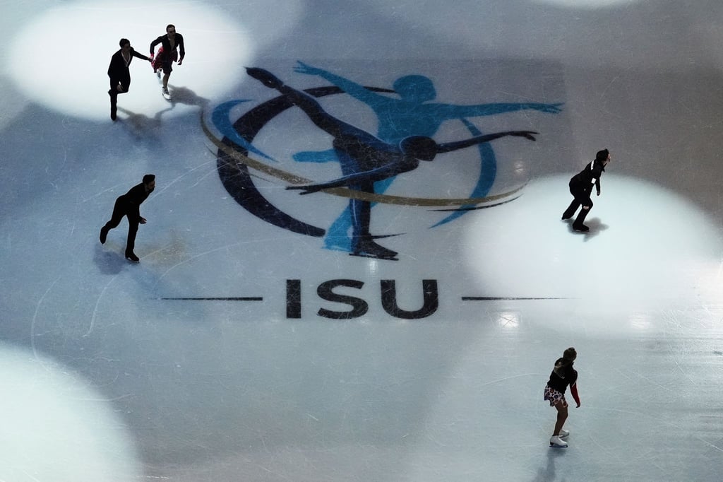 Die Internationale Eislauf-Union ISU trauert um zwei junge Eiskunstläuferinnen.