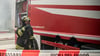 Die Feuerwehr ist mit einem Großaufgebot vor Ort. (Symbolbild)