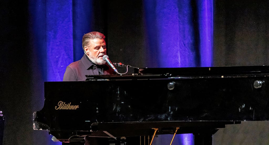 IC Falkenberg feiert am Samstag in der Händel-Halle ein besonderes Jubiläum. Dabei begleiten ihn seine Band und Streicherinnen.