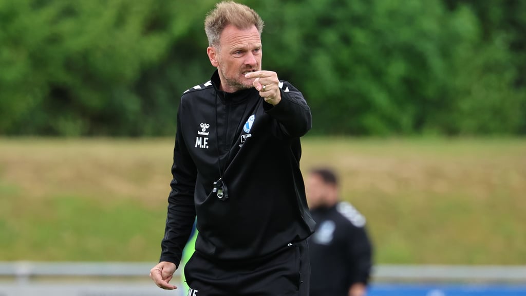 Trainer Markus Fiedler und Co. vom 1. FC Magdeburg sehnen sich nach dem zweiten Saisonsieg im Unterhaus.