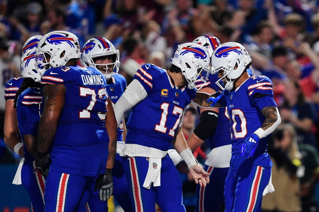Quarterback Josh Allen (Mitte) führte die Bills zum dritten Sieg im dritten Saisonspiel.