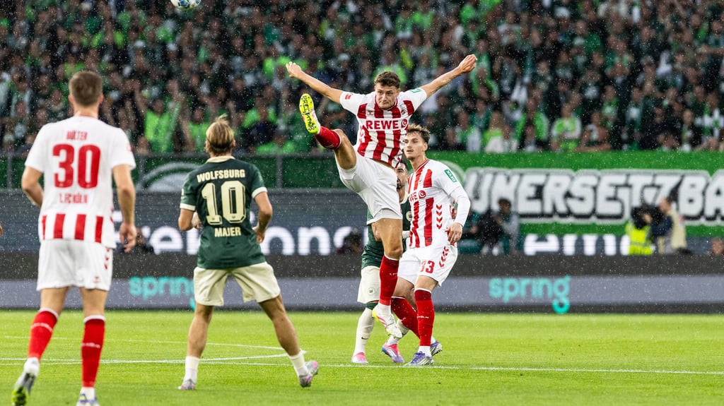 Artistischer Einsatz von Eric Martel gegen Wolfsburg.