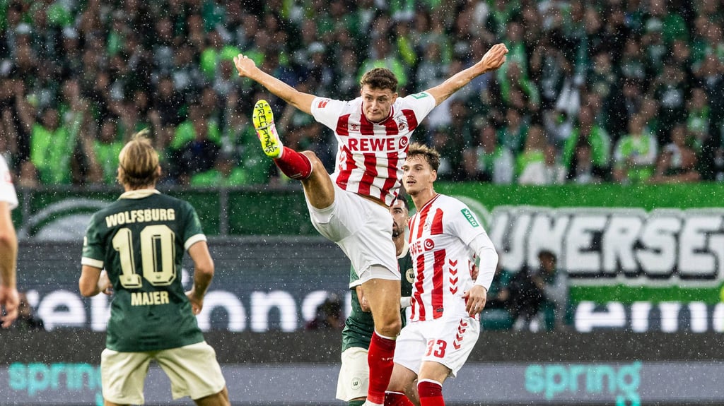 Artistischer Einsatz von Eric Martel gegen Wolfsburg.