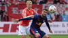 Romulo behauptet gegen Mainz 05 einen Ball.