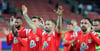 Fatlum Elezi (M.) will gemeinsam mit der Mannschaft des Halleschen FC aus dem kleinen Tal.