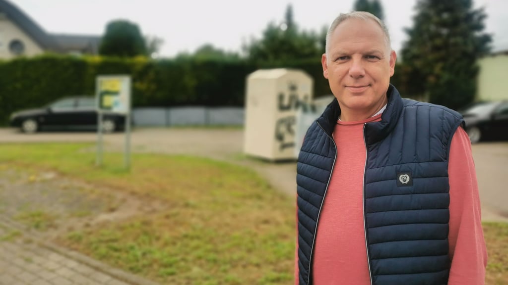 Erik Bierwirth will einen verwahrlosten Platz in Magdeburg auf eigene Kosten aufwerten. Die Stadt stimmt zu, stellt aber Bedingungen, die ihn am Vorhaben zweifeln lassen.