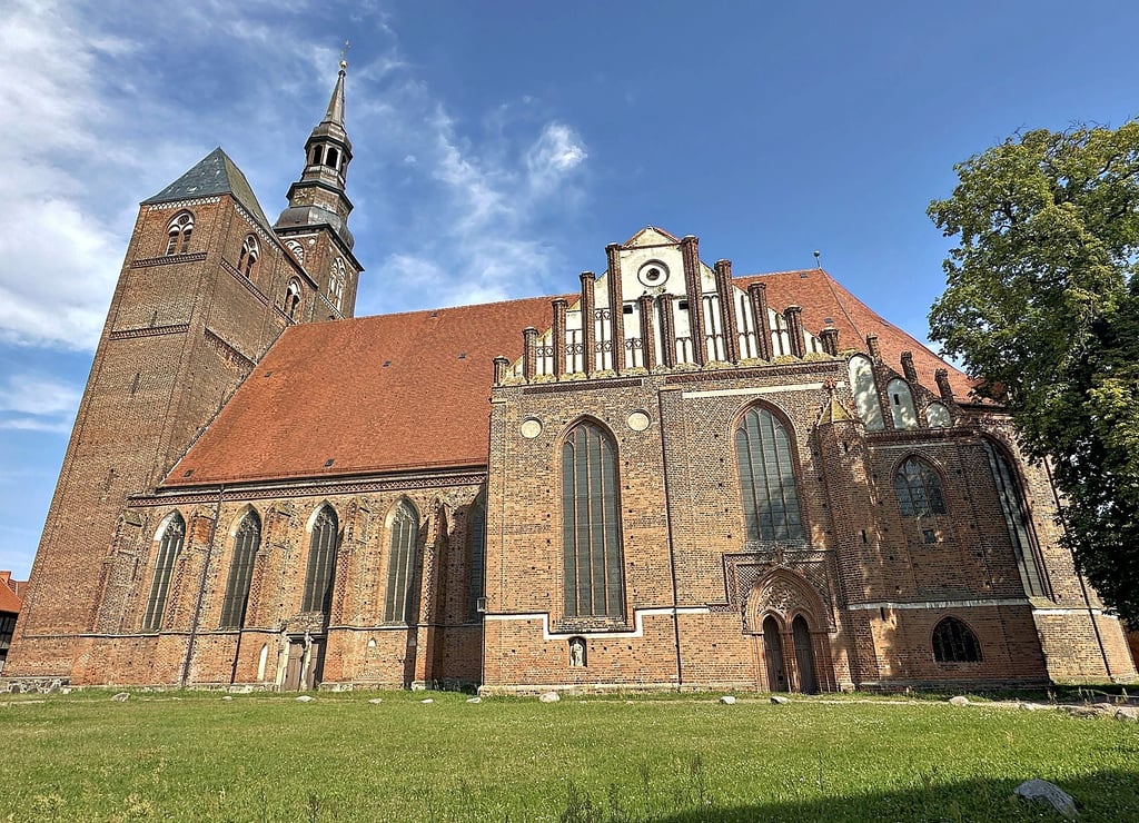 Bundespräsident Frank-Walter Steinmeier besucht am 5. Oktober St.-Stephan in Tangermünde und den Markt der Möglichkeiten auf der Wiese an der evangelischen Kirche.