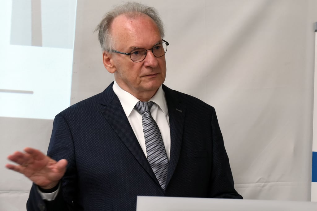 Seit der Wiedervereinigung zu wenig erreicht - dieses Fazit zieht Reiner Haseloff bei der Besetzung von Chefposten