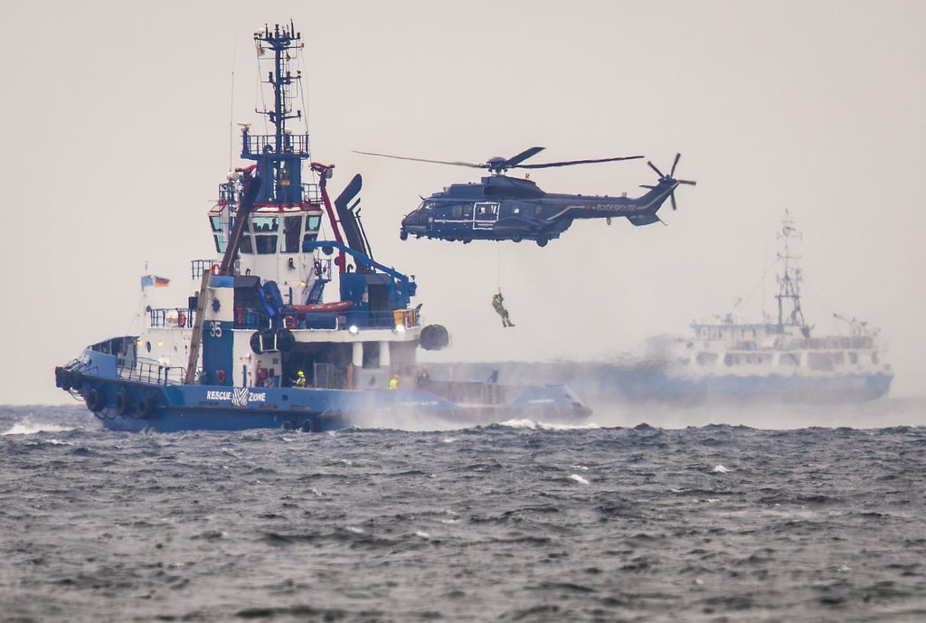 Das Havariekommando trainiert Versorgung und Rettung verletzter Passagiere eines Kreuzfahrtschiffes.