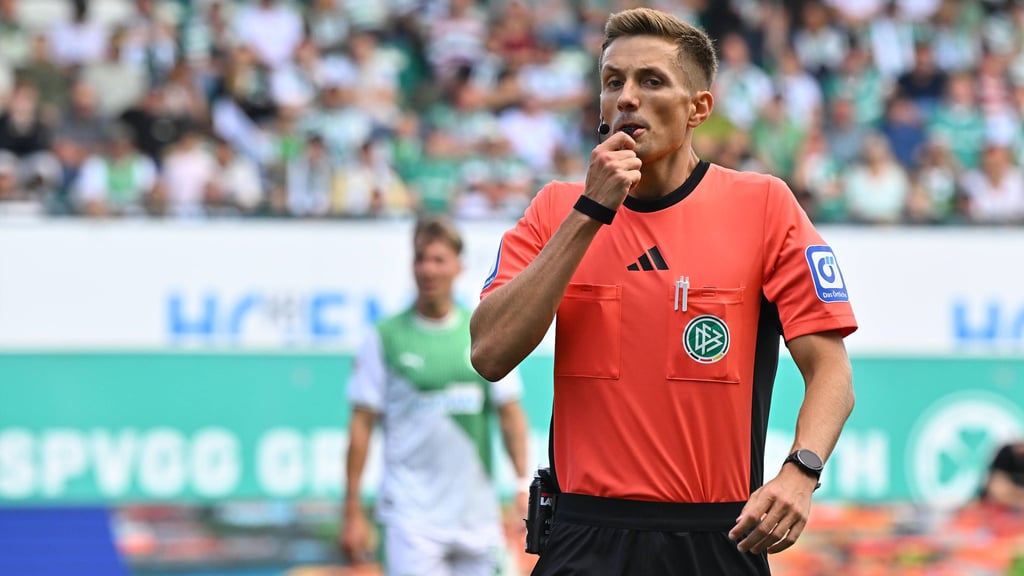 Seit dieser Saison darf Felix Bickel in der 2. Bundesliga als Schiedsrichter fungieren.