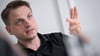 Linken-Chef Maximilian Schirmer nimmt sich ein Jahr vor der Abgeordnetenhauswahl das Thema Mieten und Wohnen vor. (Archivbild)