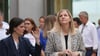 Kirsty Coventry (r) äußert sich zum Start von russischen Athleten bei Winter-Olympia in Italien