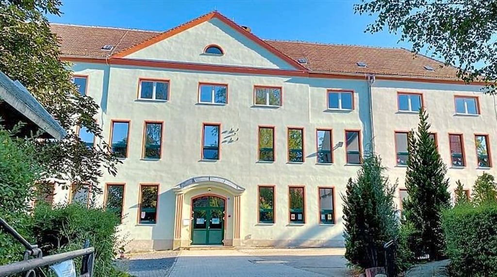 Mit dem Sondervermögen rückt für die Grundschule Nonnewitz der dringend benötigte Sonnenschutz ein gutes Stück näher.