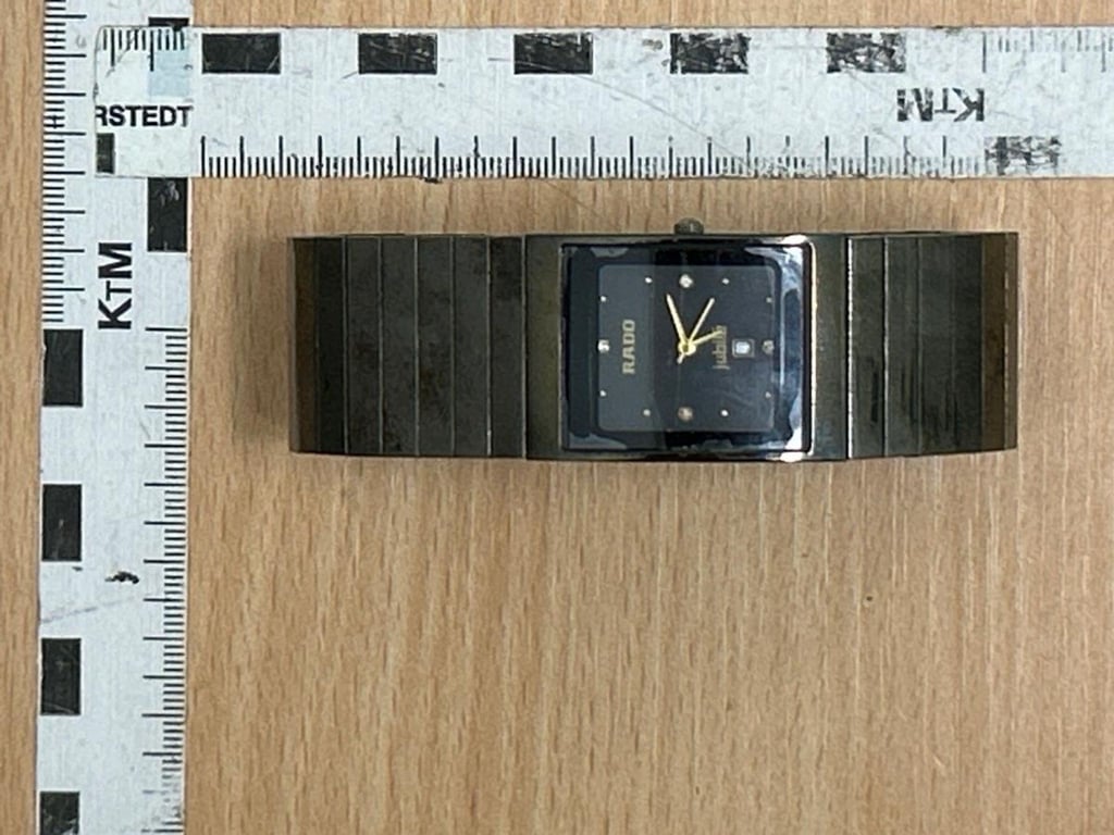 Zehn Jahre war sie verschwunden, nun hat die Polizei die gestohlene Uhr eines 81-Jährigen wiedergefunden.
