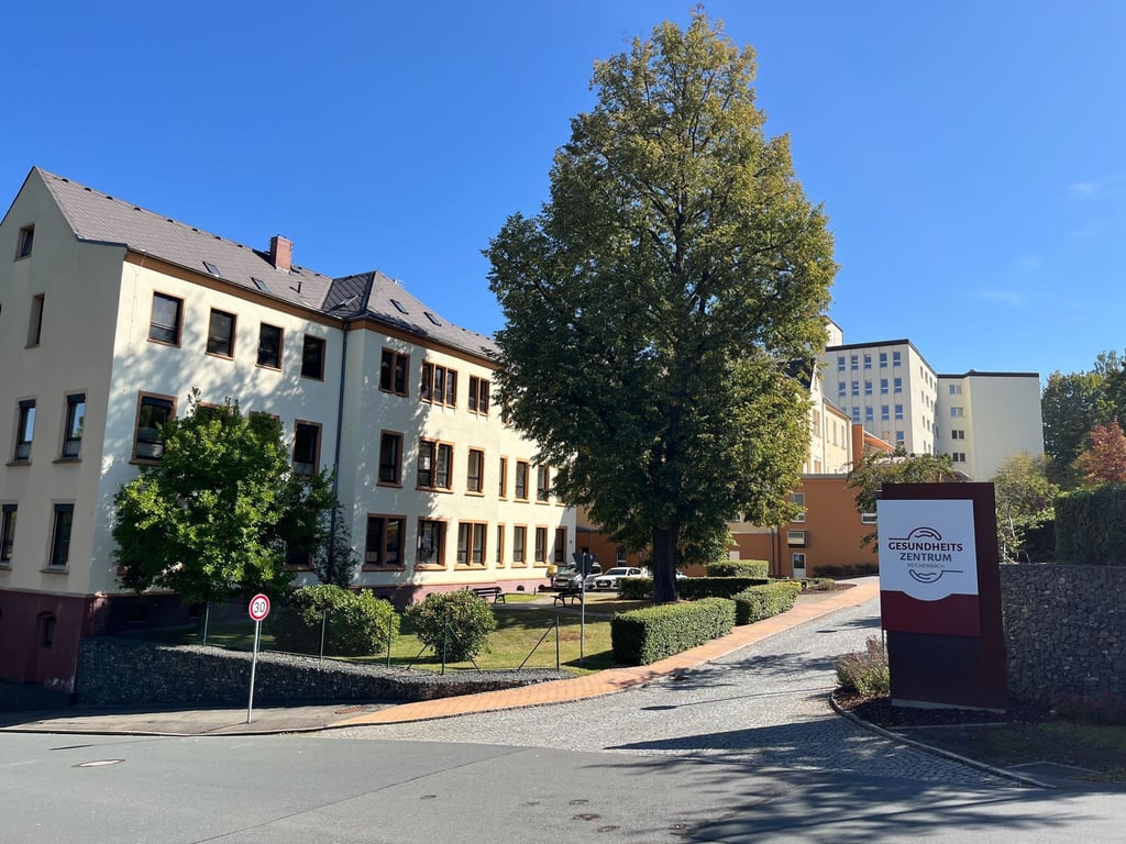 Das einstige Krankenhaus in Reichenbach (Vogtlandkreis) ist in ein Gesundheitszentrum mit verschiedenen Angeboten umgewandelt worden.