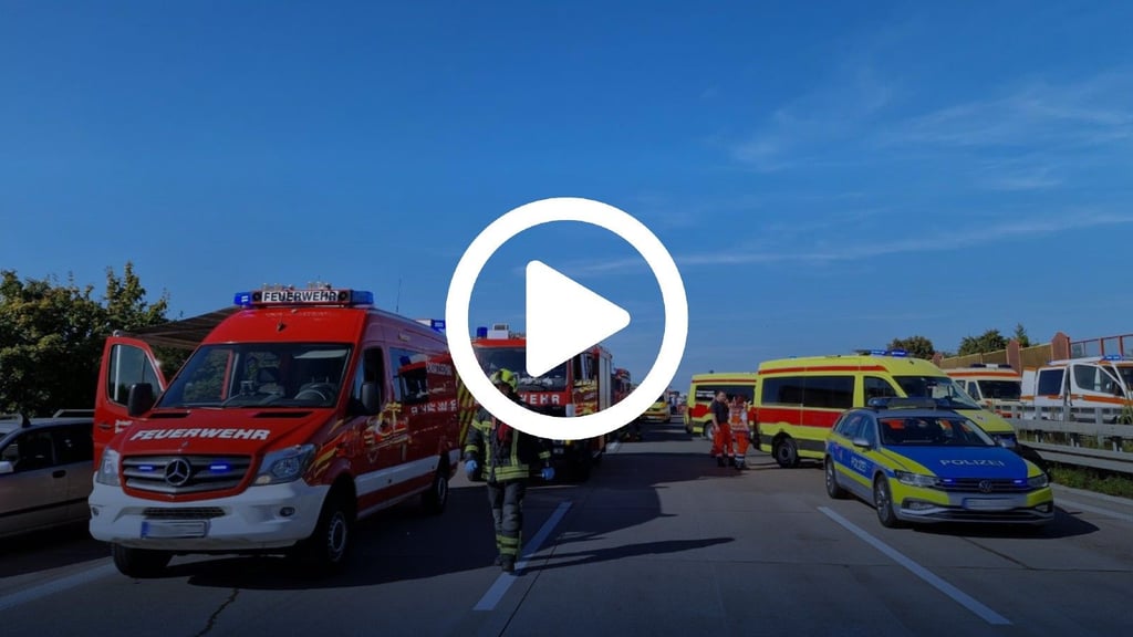 Es gab einen Unfall mit mehreren Verletzten auf der A9 bei Leipzig.