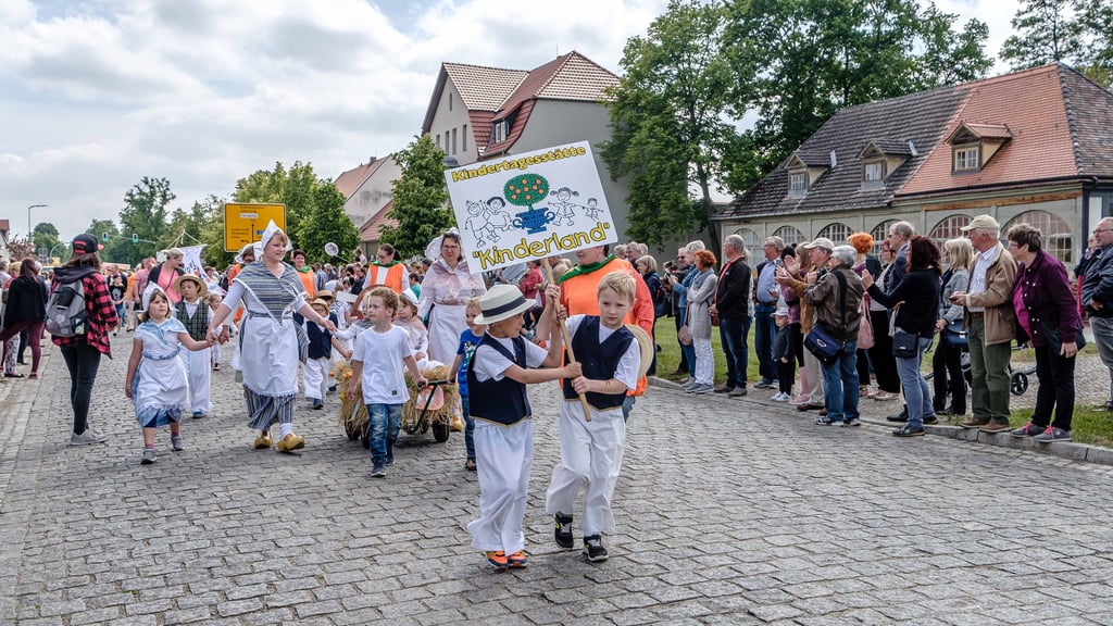 Steigende Kosten gefährden das Orangenfest in Oraninebaum.