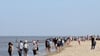 Sonnenschein und sommerliche Temperaturen haben viele Menschen an den Strand in Cuxhaven-Duhnen gelockt.