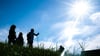Der Samstag bringt Sonnenschein und sommerliche Temperaturen, die vor Herbsteinbruch noch einmal genossen werden sollten. (Archivbild)