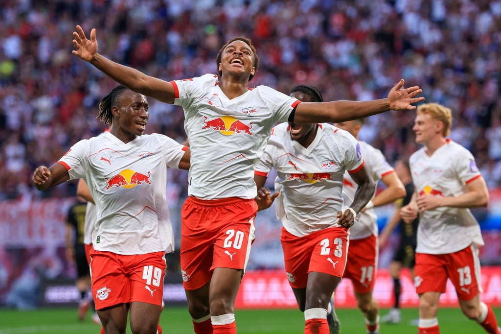 Assan Ouedraogo (M, RB Leipzig) bejubelt bei seinem Startelf-Debüt auch sein Tor-Debüt im RB-Trikot.