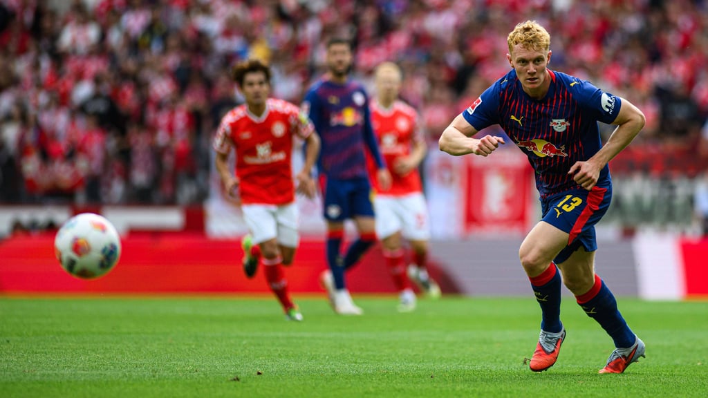 Nicolas Seiwald für RB Leipzig im Spiel gegen den 1. FSV Mainz 05.