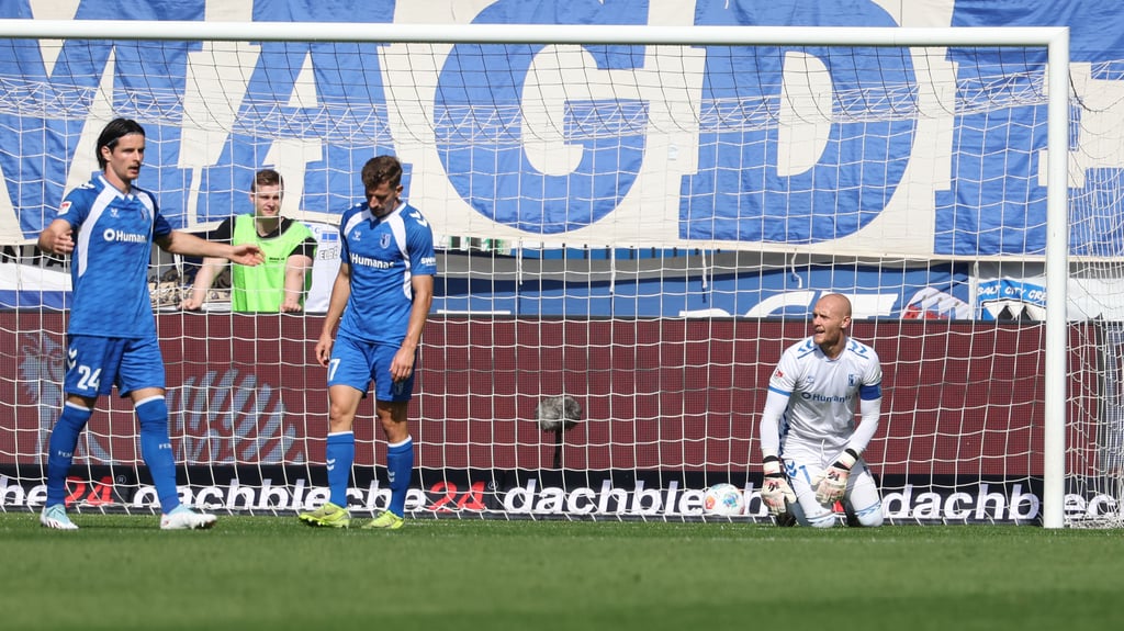 Nicht schon wieder! Ungläubige FCM-Blicke nach dem frühen Gegentor zum 0:1.