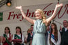 Emma Meinhardt, hier bei der Abkrönung beim jüngsten Freyburger Winzerfest, steht im Finale der Wahl zur Deutschen Weinmajestät. 