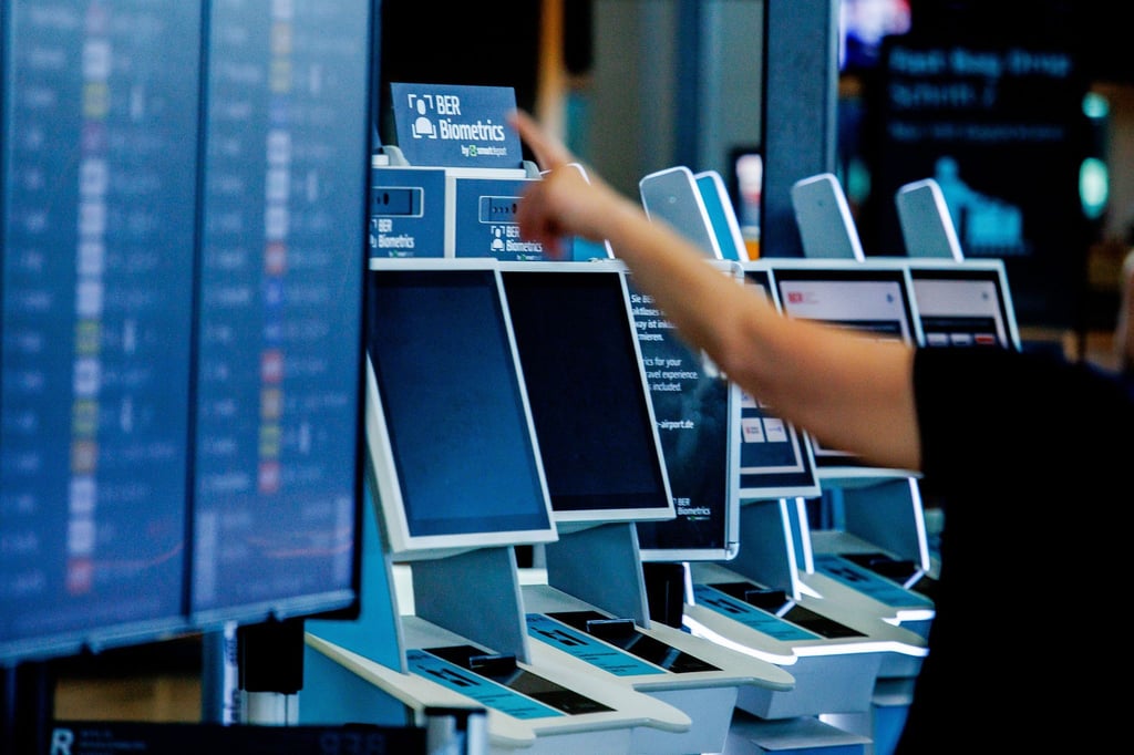 Nach einem Cyberangriff gab es am Berliner Flughafen längere Wartezeiten.