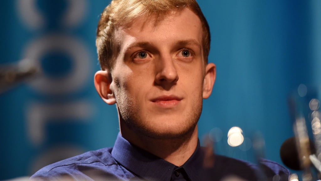 Mit „Der Absturz“ schließt Édouard Louis seine Familiensaga ab, die mit „Das Ende von Eddy“ begann.