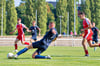 Kommt hier per Grätsche noch an den Ball, ließ aber bei seinen Abschlüssen  bei der 0:1-Heimniederlage  gegen Köthen  etwas  die Genauigkeit vermissen:  SCN-Spieler  Hannes Niebling.