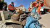 Gefüllte Müllsäcke, Elektroschrott, Reifen, Metallschrot – das ist die Bilanz nach drei Stunden Müllsammeln. 