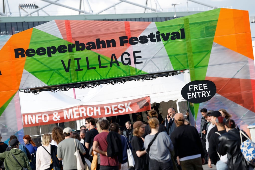 Auf dem Festival werden auch Preise an die besten Nachwuchs-Acts vergeben. In diesem Jahr standen sechs Musikerinnen und Musiker beziehungsweise Bands zur Auswahl.