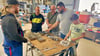 Kleine und große Besucher ließen sich bei LaserPunkt im Grundweg über die Bearbeitung von Blechen und Profilen beraten.