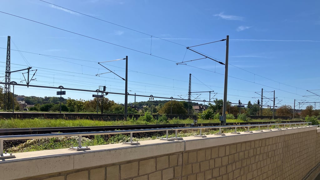Die Deutsche Bahn plant langfristig Lärmschutzwände entlang bestehender Schienenwege in Weißenfels.