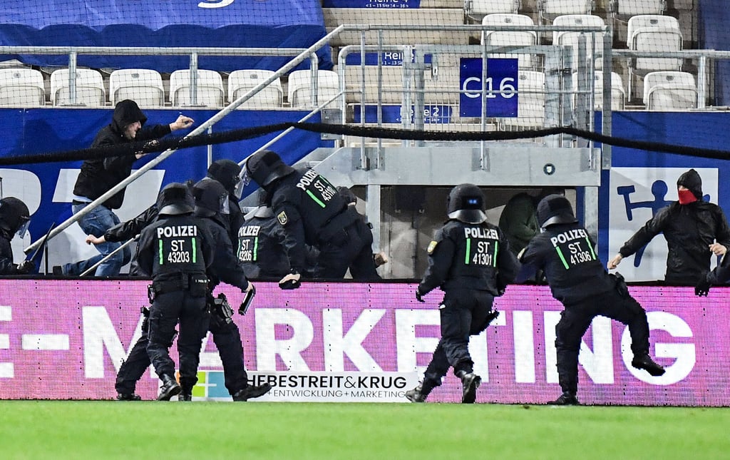 Das Spiel zwischen Carl Zeiss Jena und dem Halleschen FC im April stand nach Randale der HFC-Fans kurz vor dem Abbruch.