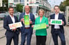 Patrick Irmer, MDCC-Bereichsleiter Vertrieb & Marketing,  MDCC-GeschäftsführerGuido Nienhaus, Cornelia Muhl-Hünicke, MVB-Marketingleiterin, und MVB-IT-Leiter Axel Reinicke freuen sich, dass es nun WLAN in Bus und Straßenbahn gibt.