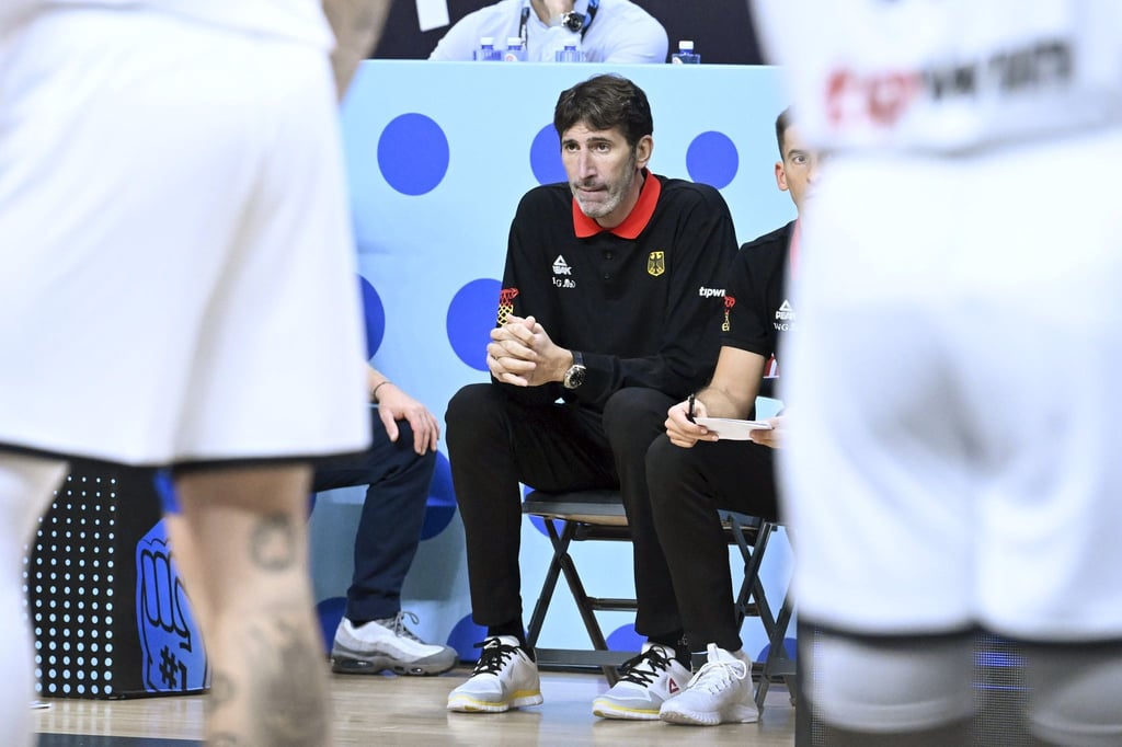 Bundestrainer Mumbru kehrte angeschlagen zum Nationalteam zurück.