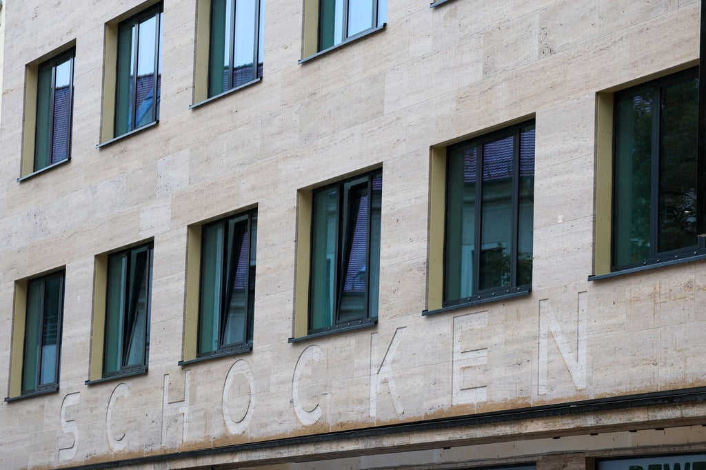 Mit Millionenaufwand wurde das geschichtsträchtige Schocken-Kaufhaus im Zwickauer Zentrum saniert. Mit neuem Konzept soll es nun zur Belebung der Innenstadt beitragen.
