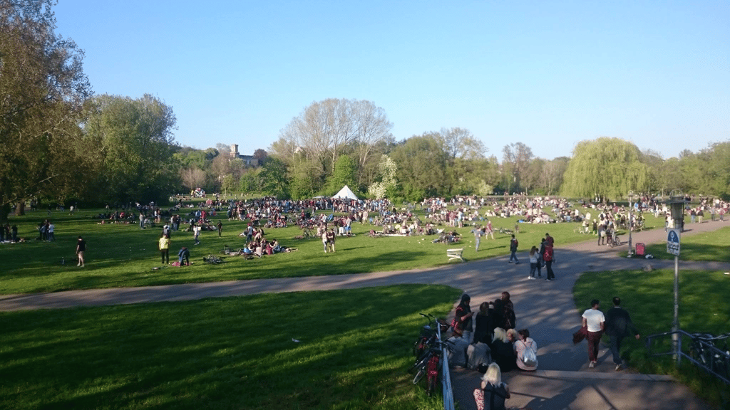 Wie hier am Männertag 2025 finden auf der Ziegelwiese in Halle immer wieder größere Veranstaltungen statt.