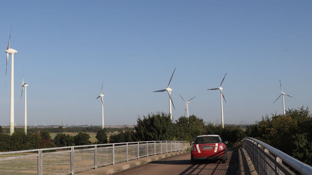 Die Gemeinde Niedere Börde soll vom zwei Anlagen des Windparks in Ebendorf profitieren und könnte somit etwa 4.000 Euro pro Jahr erhalten.