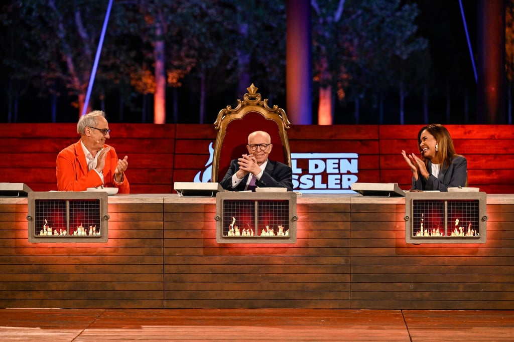 Ein letztes Mal am Jury-Pult: Reiner Calmund bekam für seine große "Grill den Henssler"-Abschiedsshow einen waschechten Thron spendiert.
