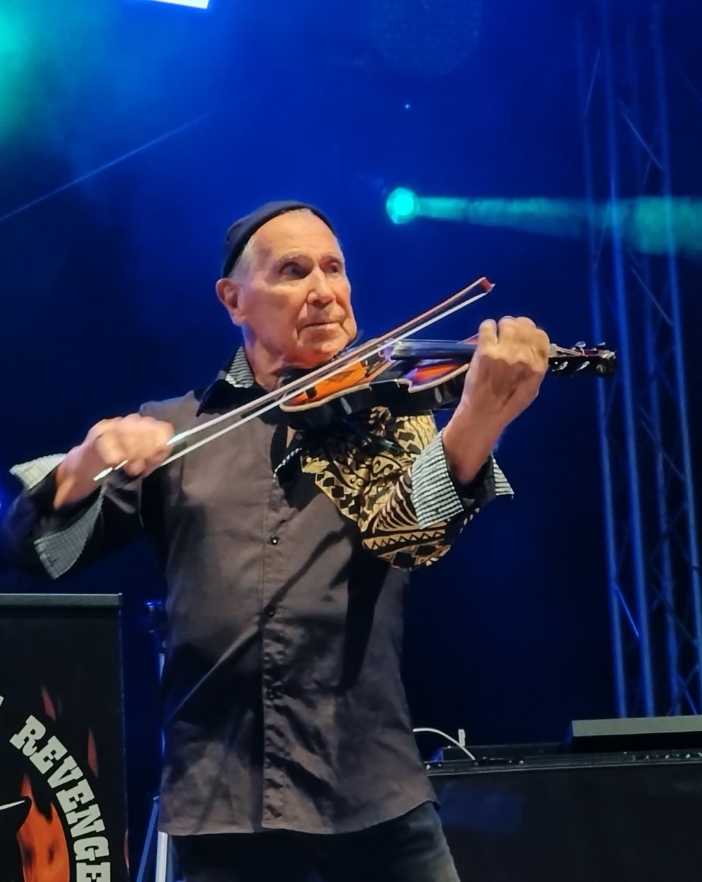 Das Highlight am Freitagabend auf der Holzmarkt Bühne war der ehemalige Geiger der Rockband City Georgi "Joro" Gogow. Er heizte das Publikum für die nächste Tage ordentlich an.